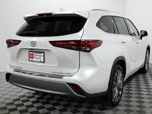 2022 Toyota Highlander Platinum