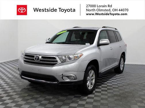 Classic Silver Metallic 2013 Toyota Highlander SE