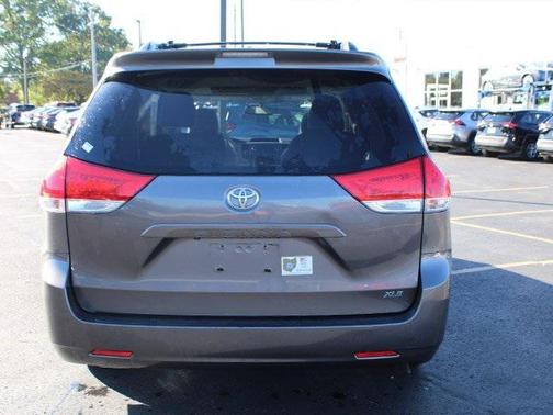 2012 Toyota Sienna XLE