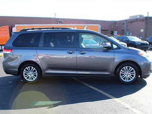 2012 Toyota Sienna XLE