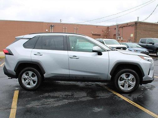 2025 Toyota RAV4 Hybrid XLE