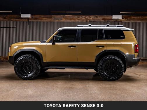 Trail Dust w/Grayscape Roof 2027 Toyota Land Cruiser Base