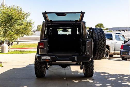 Granite Crystal Metallic Clearcoat 2026 Jeep Wrangler Sport S