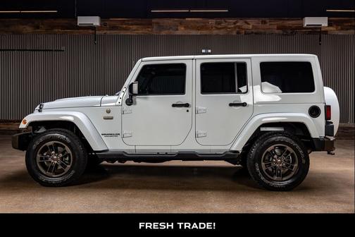 Bright White Clearcoat 2017 Jeep Wrangler Unlimited Sahara