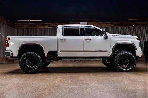 Summit White 2025 Chevrolet Silverado 2500 High Country