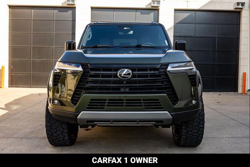 Nori Green Pearl and Black Onyx 2025 Lexus GX 550 Overtrail+