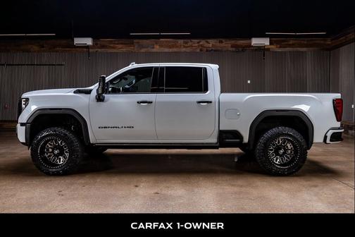 Glacier White Tricoat 2026 GMC Sierra 2500 Denali Ultimate