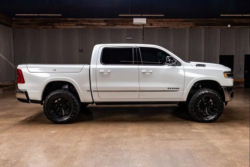 Ivory White Tri-Coat Pearlcoat 2025 RAM 1500 Limited