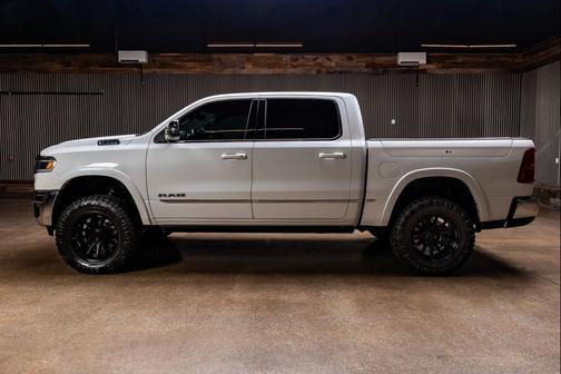 Ivory White Tri-Coat Pearlcoat 2025 RAM 1500 Limited