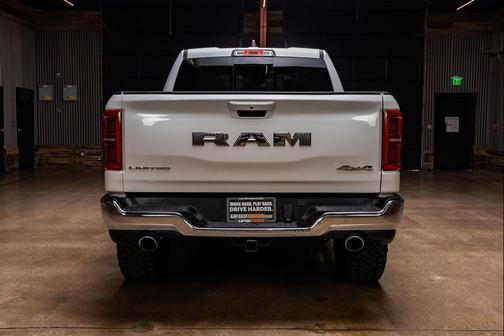 Ivory White Tri-Coat Pearlcoat 2025 RAM 1500 Limited