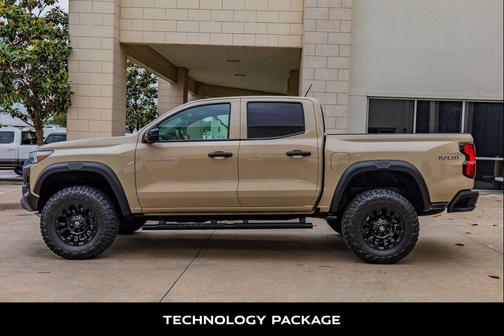Sand Dune Metallic 2023 Chevrolet Colorado Trail Boss