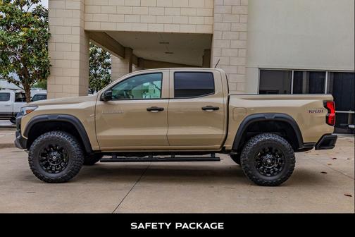 Sand Dune Metallic 2023 Chevrolet Colorado Trail Boss