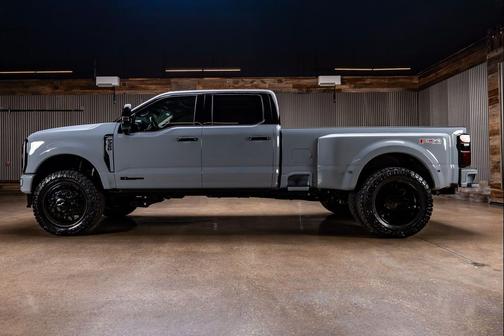 Glacier Gray Metallic Tri-Coat 2026 Ford F-350 Platinum