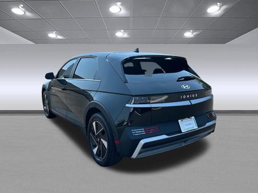 2025 Hyundai IONIQ 5 SE Standard Range