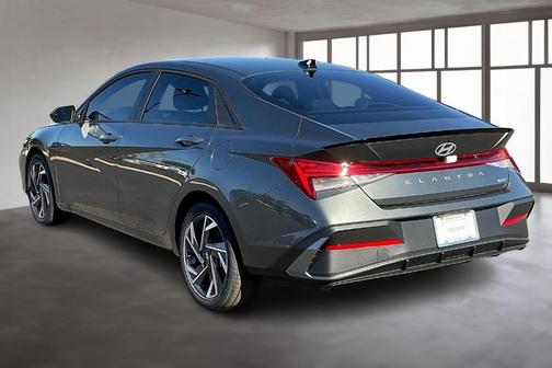 2025 Hyundai ELANTRA HEV SEL Sport