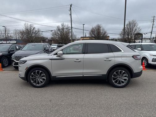 Ceramic Pearl Metallic Tinted Clearcoat 2023 Lincoln Nautilus Reserve