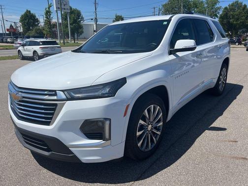 Summit White 2023 Chevrolet Traverse Premier