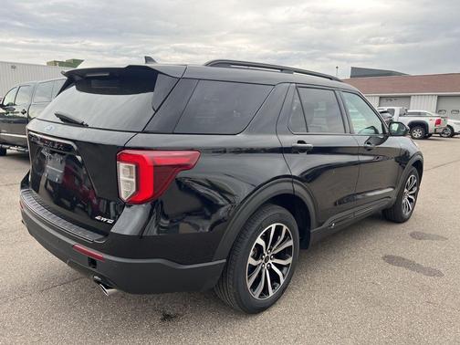Agate Black Metallic 2022 Ford Explorer ST-Line