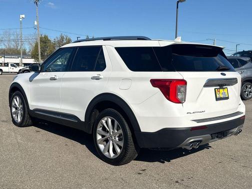White Metallic 2023 Ford Explorer Platinum