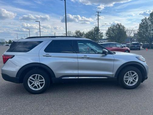 Iconic Silver Metallic 2025 Ford Explorer Active