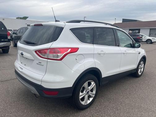 Oxford White 2016 Ford Escape SE