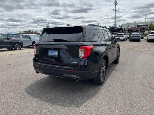 Agate Black Metallic 2024 Ford Explorer XLT
