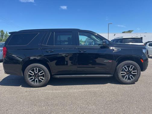 Onyx Black 2023 GMC Yukon AT4
