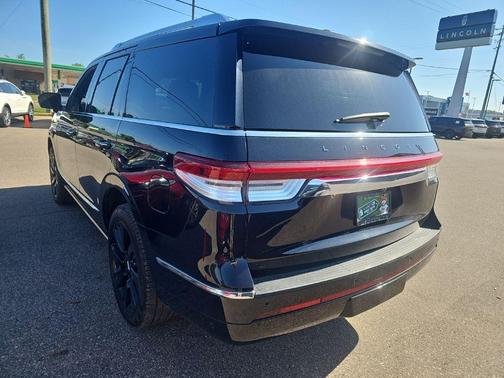 Infinite Black Metallic 2022 Lincoln Navigator Reserve