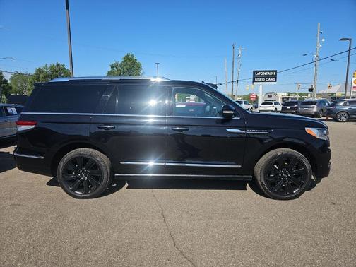 Infinite Black Metallic 2022 Lincoln Navigator Reserve