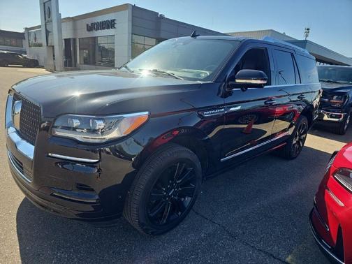 Infinite Black Metallic 2022 Lincoln Navigator Reserve