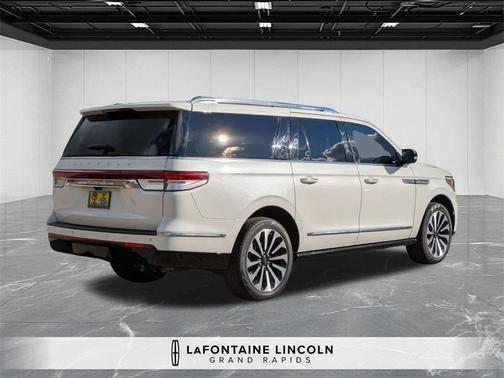 2023 Lincoln Navigator L Reserve