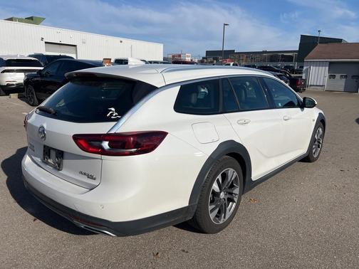 2018 Buick Regal TourX Essence