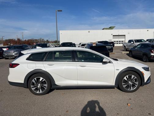 2018 Buick Regal TourX Essence