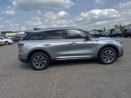 Silver Radiance Metallic 2023 Lincoln Corsair Standard