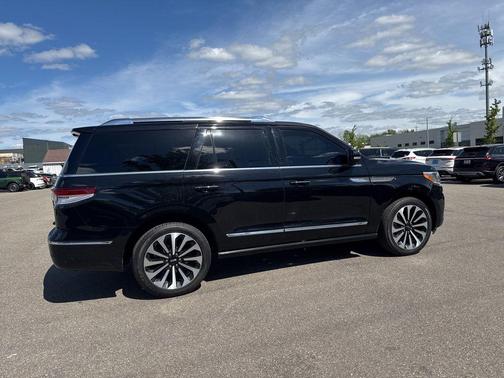 Infinite Black Metallic 2022 Lincoln Navigator Reserve