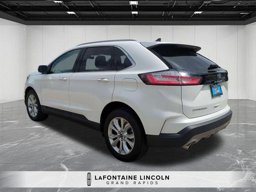 White Metallic 2023 Ford Edge Titanium