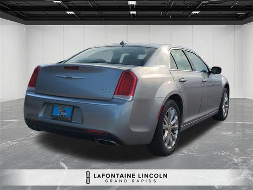 2018 Chrysler 300 Touring