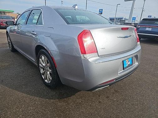 2018 Chrysler 300 Touring
