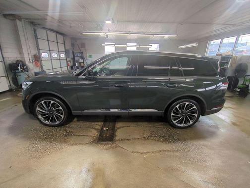 Green Clearcoat Metallic 2023 Lincoln Aviator Reserve AWD