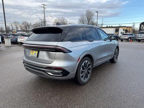 Silver Radiance Metallic 2024 Lincoln Nautilus Reserve