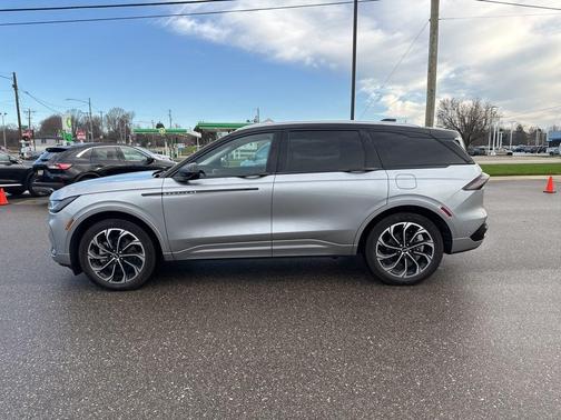 Silver Radiance Metallic 2024 Lincoln Nautilus Reserve