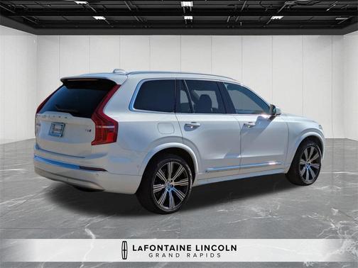 2022 Volvo XC90 T6 Inscription 7 Passenger