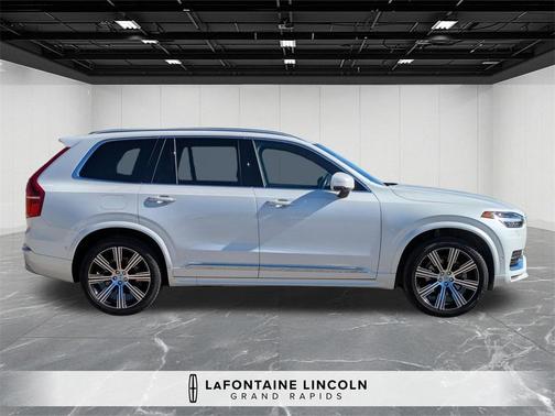 2022 Volvo XC90 T6 Inscription 7 Passenger
