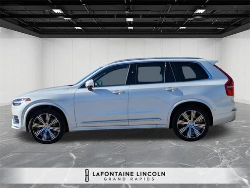 2022 Volvo XC90 T6 Inscription 7 Passenger