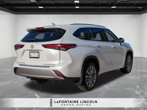2023 Toyota Highlander Platinum