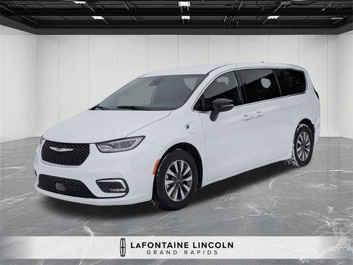 2025 Chrysler Pacifica Hybrid Select