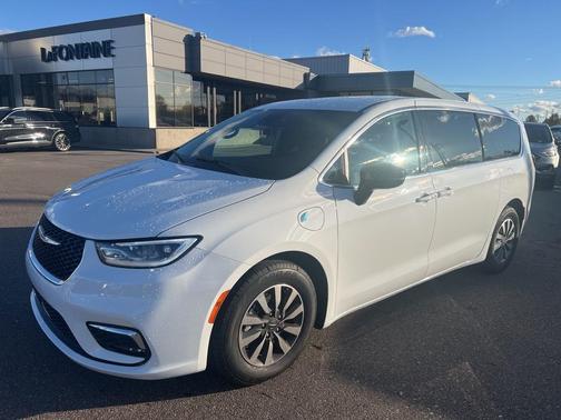 2025 Chrysler Pacifica Hybrid Select
