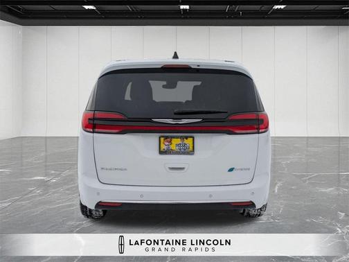 2025 Chrysler Pacifica Hybrid Select