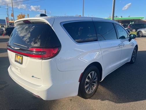 2025 Chrysler Pacifica Hybrid Select