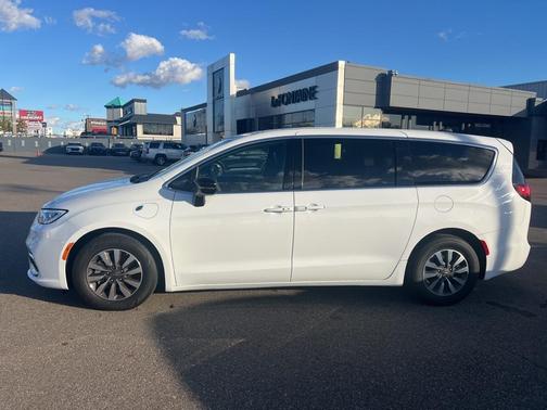 2025 Chrysler Pacifica Hybrid Select